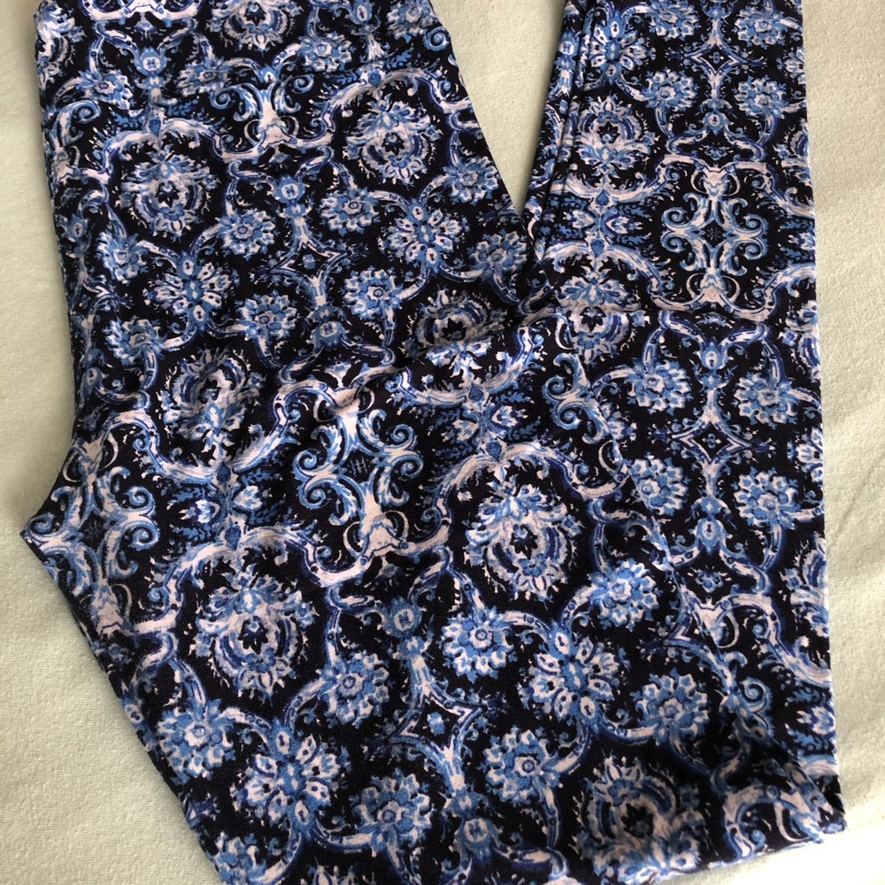 🔥HOT PRICE🔥 Lularoe Tall&Curvy leggings